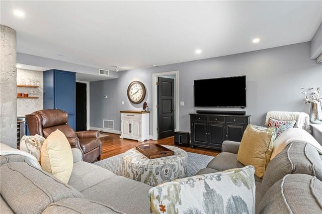 803 W 48th Street 706, Kansas City, MO 64112