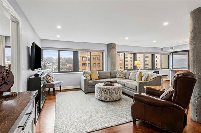 803 W 48th Street 706, Kansas City, MO 64112