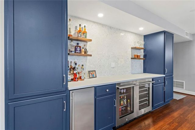 803 W 48th Street 706, Kansas City, MO 64112