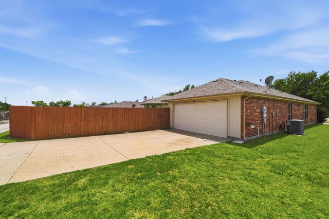 2120 New Holland Drive, Rockwall, TX 75032