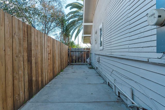 4585 E Balch Avenue, Fresno, CA 93702