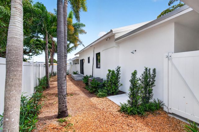 517 NW 1st Street, Delray Beach, FL 33444