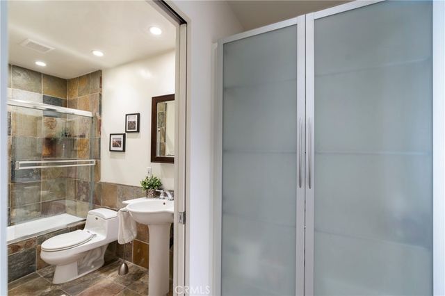 740 N Kings Road 208, Los Angeles, CA 90069
