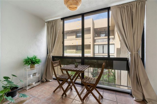 740 N Kings Road 208, Los Angeles, CA 90069