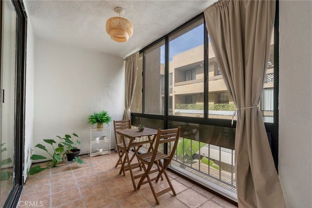 740 N Kings Road 208, Los Angeles, CA 90069
