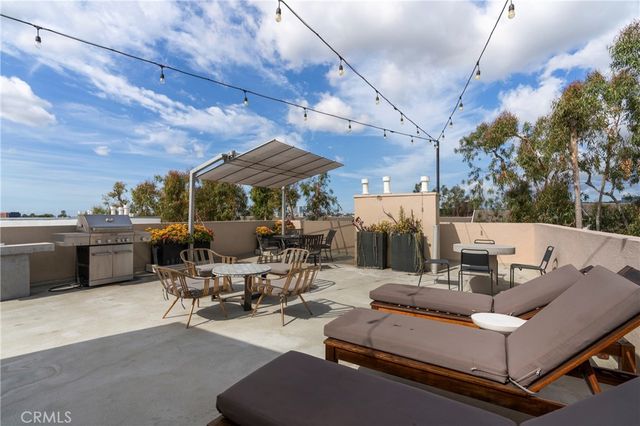 740 N Kings Road 208, Los Angeles, CA 90069