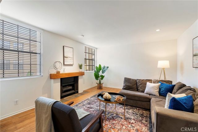 740 N Kings Road 208, Los Angeles, CA 90069