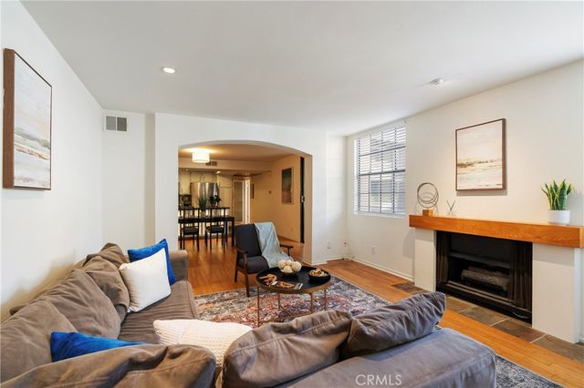 740 N Kings Road 208, Los Angeles, CA 90069