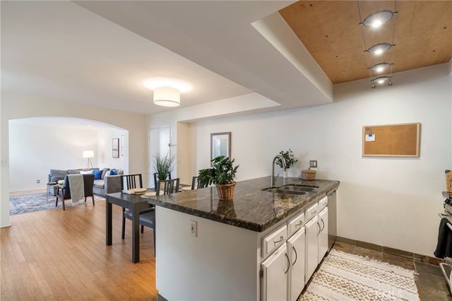 740 N Kings Road 208, Los Angeles, CA 90069