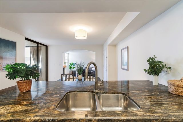 740 N Kings Road 208, Los Angeles, CA 90069