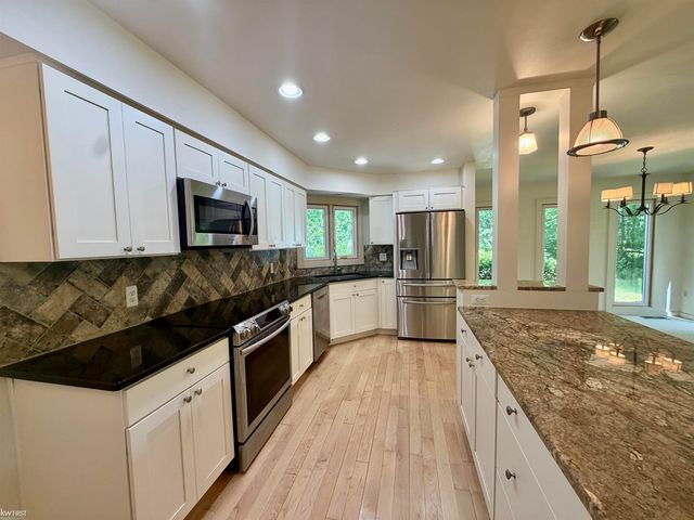 11820 Big Lake Road, Springfield Twp, MI 48350