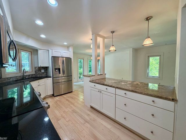 11820 Big Lake Road, Springfield Twp, MI 48350