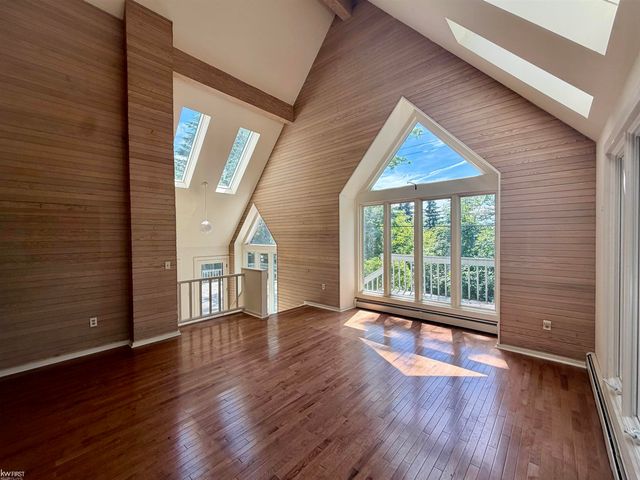11820 Big Lake Road, Springfield Twp, MI 48350