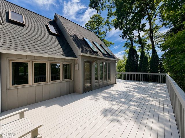 11820 Big Lake Road, Springfield Twp, MI 48350
