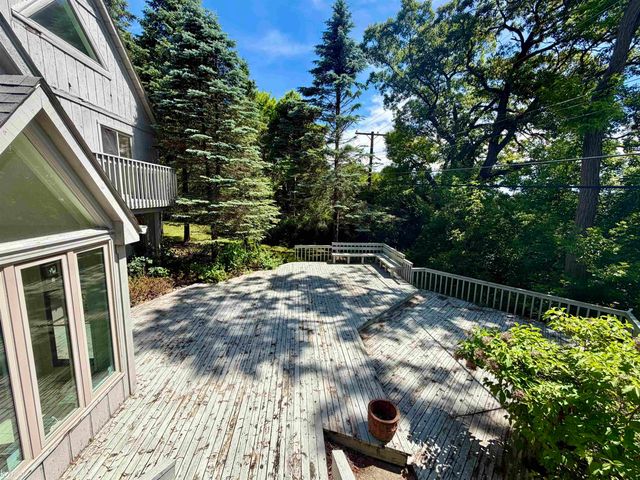 11820 Big Lake Road, Springfield Twp, MI 48350