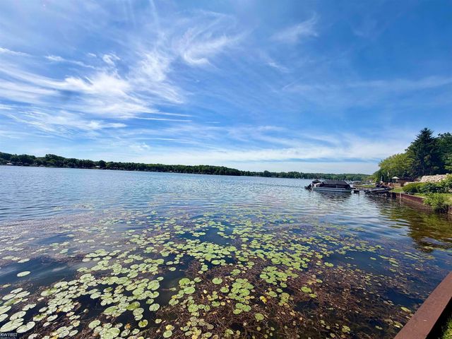 11820 Big Lake Road, Springfield Twp, MI 48350