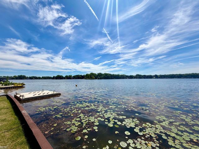 11820 Big Lake Road, Springfield Twp, MI 48350