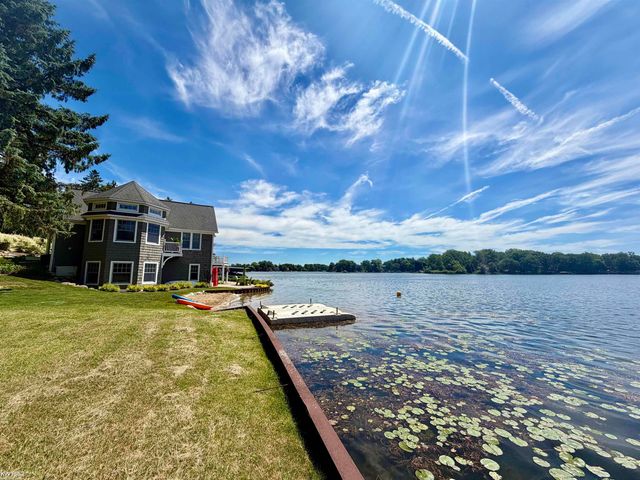 11820 Big Lake Road, Springfield Twp, MI 48350