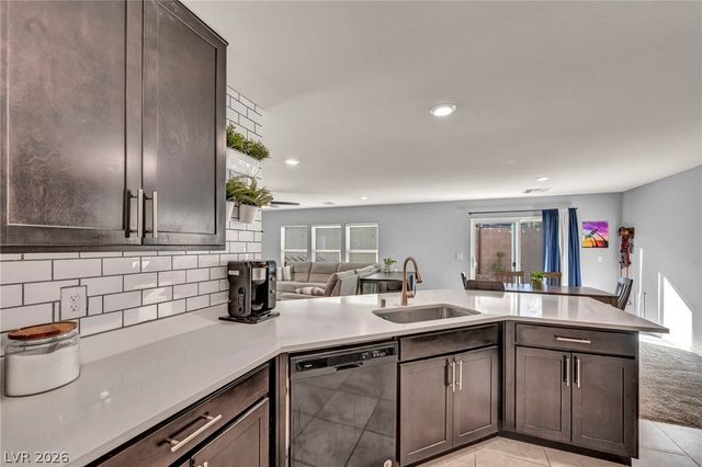 10283 Massachusetts, Las Vegas, NV 89141