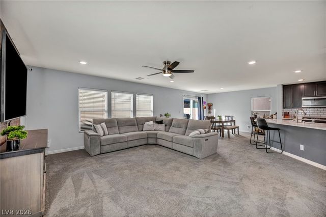 10283 Massachusetts, Las Vegas, NV 89141