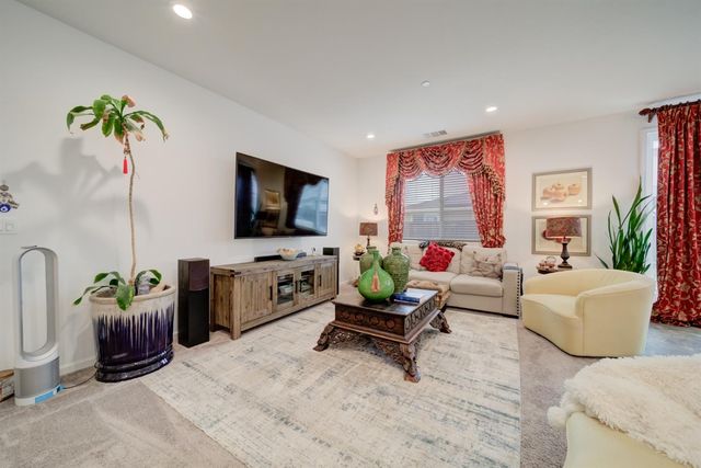 8801 Prelude Way, Elk Grove, CA 95757