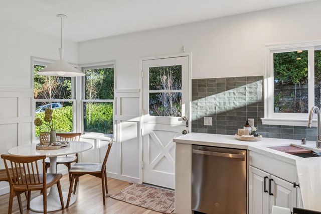 5275 Proctor Avenue, Oakland, CA 94618