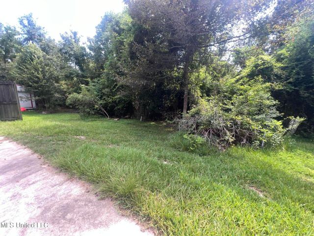 207 Vacation Lane, Waveland, MS 39576