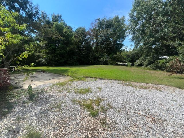 207 Vacation Lane, Waveland, MS 39576