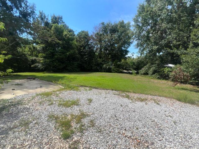 207 Vacation Lane, Waveland, MS 39576