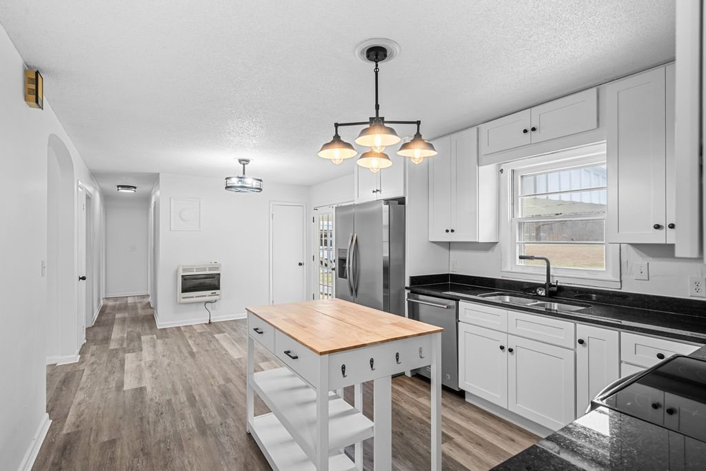 1544 Midway Rd, Sewanee, TN 37375