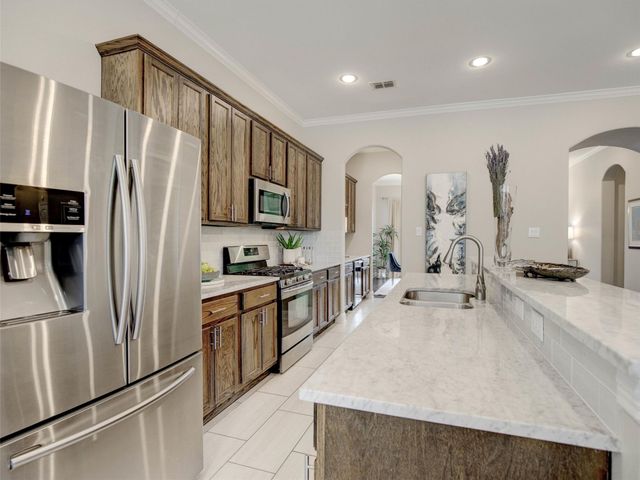 2700 Gladstone Drive, Dallas, TX 75211