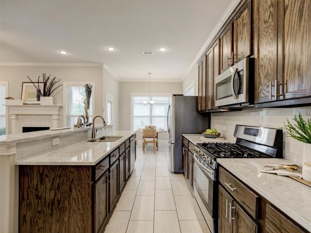 2700 Gladstone Drive, Dallas, TX 75211