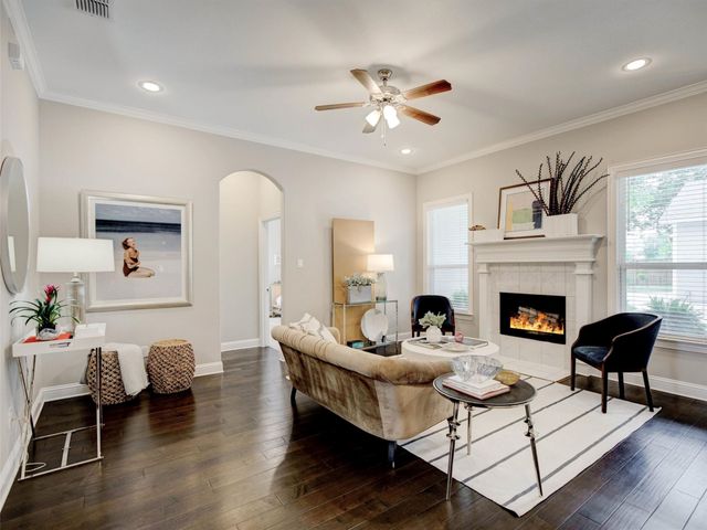 2700 Gladstone Drive, Dallas, TX 75211