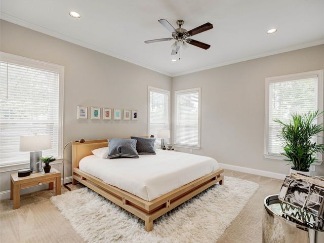 2700 Gladstone Drive, Dallas, TX 75211