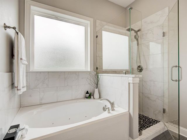 2700 Gladstone Drive, Dallas, TX 75211