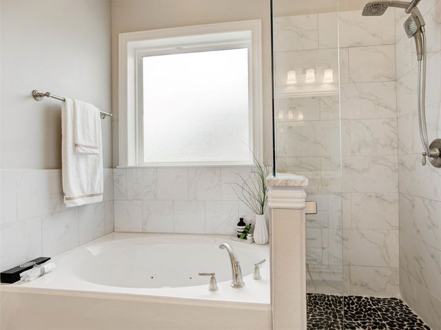 2700 Gladstone Drive, Dallas, TX 75211