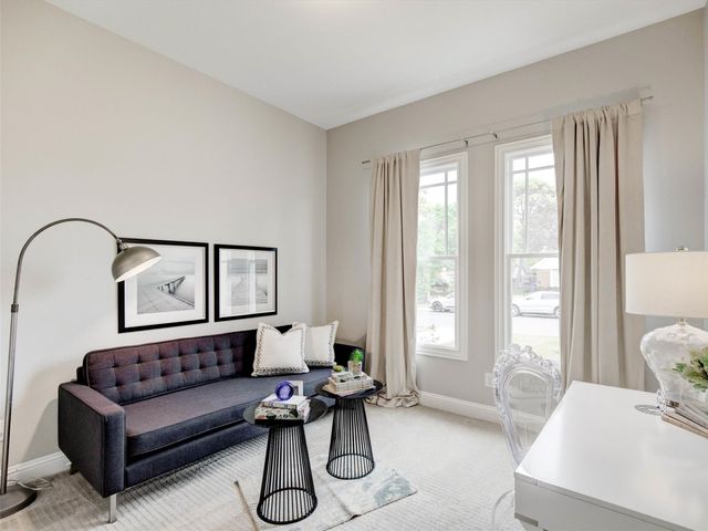 2700 Gladstone Drive, Dallas, TX 75211