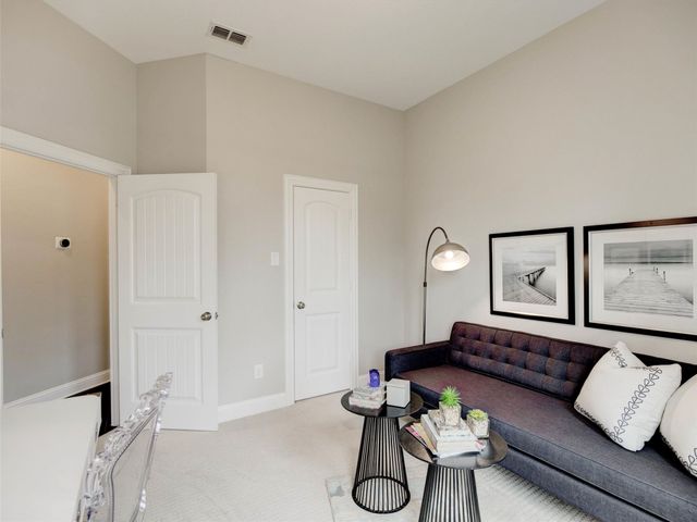2700 Gladstone Drive, Dallas, TX 75211