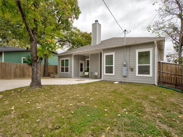 2700 Gladstone Drive, Dallas, TX 75211
