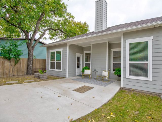 2700 Gladstone Drive, Dallas, TX 75211