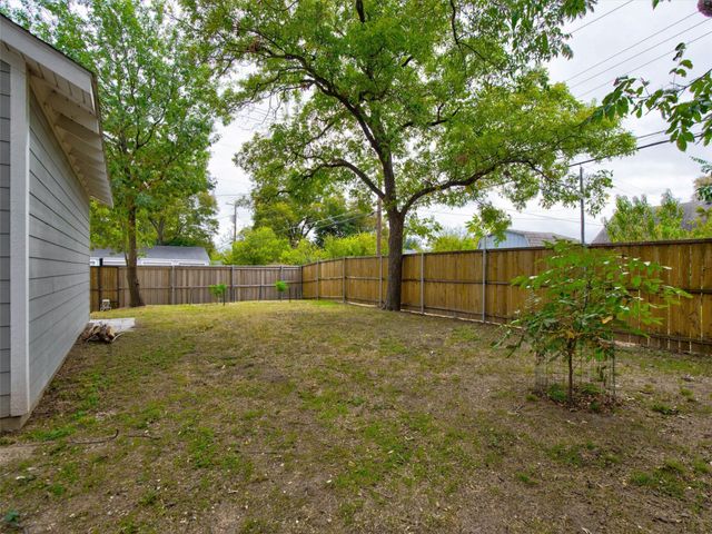 2700 Gladstone Drive, Dallas, TX 75211