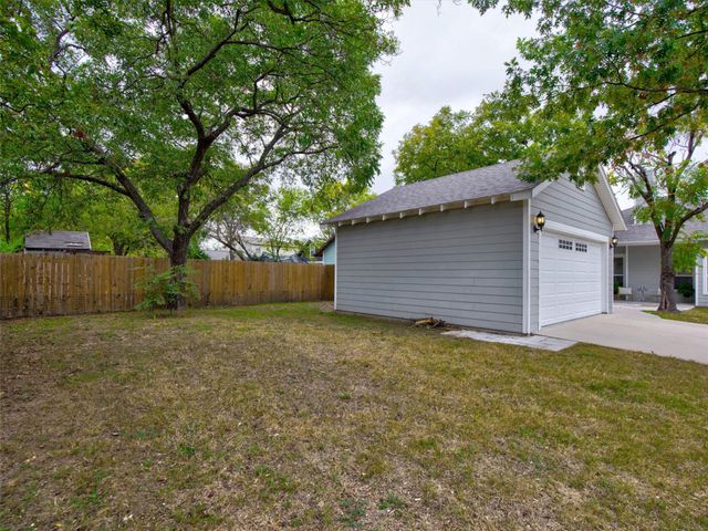 2700 Gladstone Drive, Dallas, TX 75211