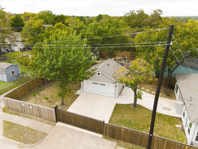 2700 Gladstone Drive, Dallas, TX 75211