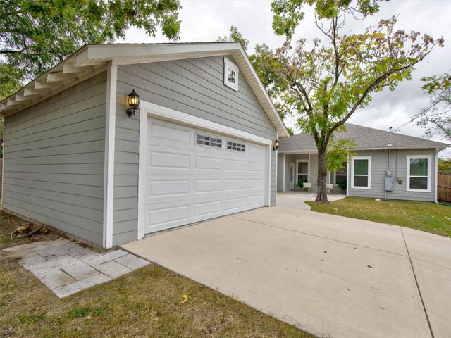 2700 Gladstone Drive, Dallas, TX 75211