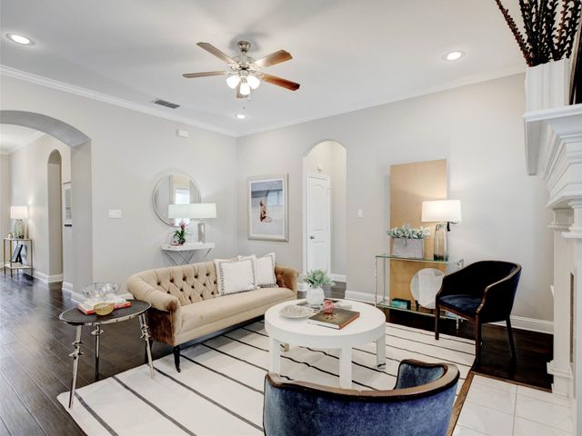 2700 Gladstone Drive, Dallas, TX 75211