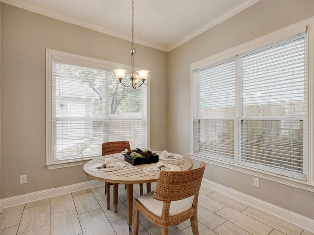 2700 Gladstone Drive, Dallas, TX 75211