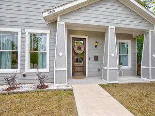 2700 Gladstone Drive, Dallas, TX 75211