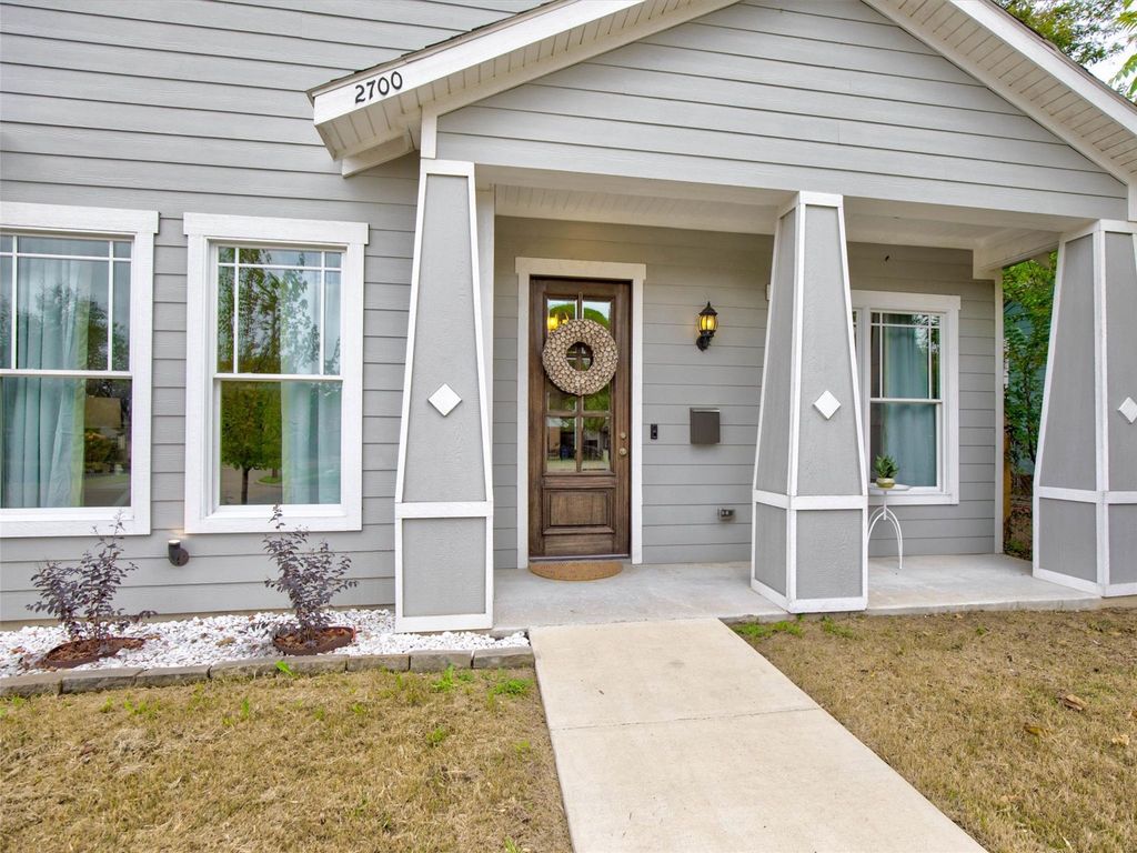 2700 Gladstone Drive, Dallas, TX 75211