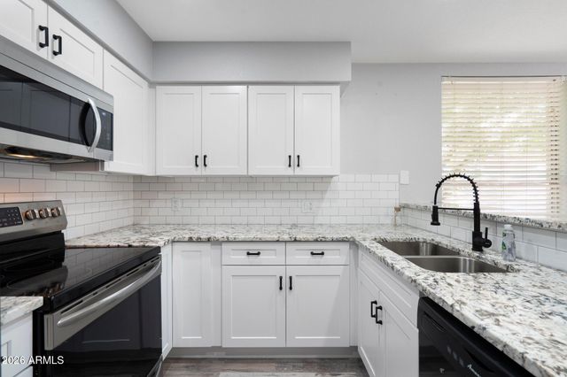 1717 E UNION HILLS Drive 1060, Phoenix, AZ 85024