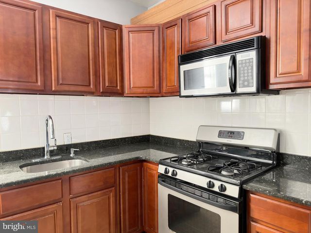 338 SNYDER AVE, Philadelphia, PA 19148